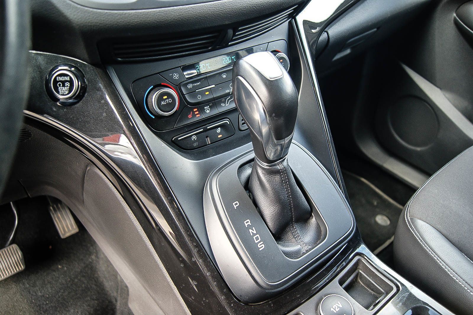 Fahrzeugabbildung Ford Kuga 1.5 Aut Titanium XENON NAVIGATION PDC 1HAND
