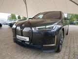 BMW iX xDrive40 NAVI LASER PANO RFK PDC DAB AHK H/K  - BMW iX mit Anhängerkupplung