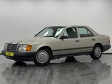 Mercedes-Benz E 230 Oldtimer 124er Klima Gepflegt  Schiebedach - Mercedes-Benz Gebrauchtwagen von 1989
