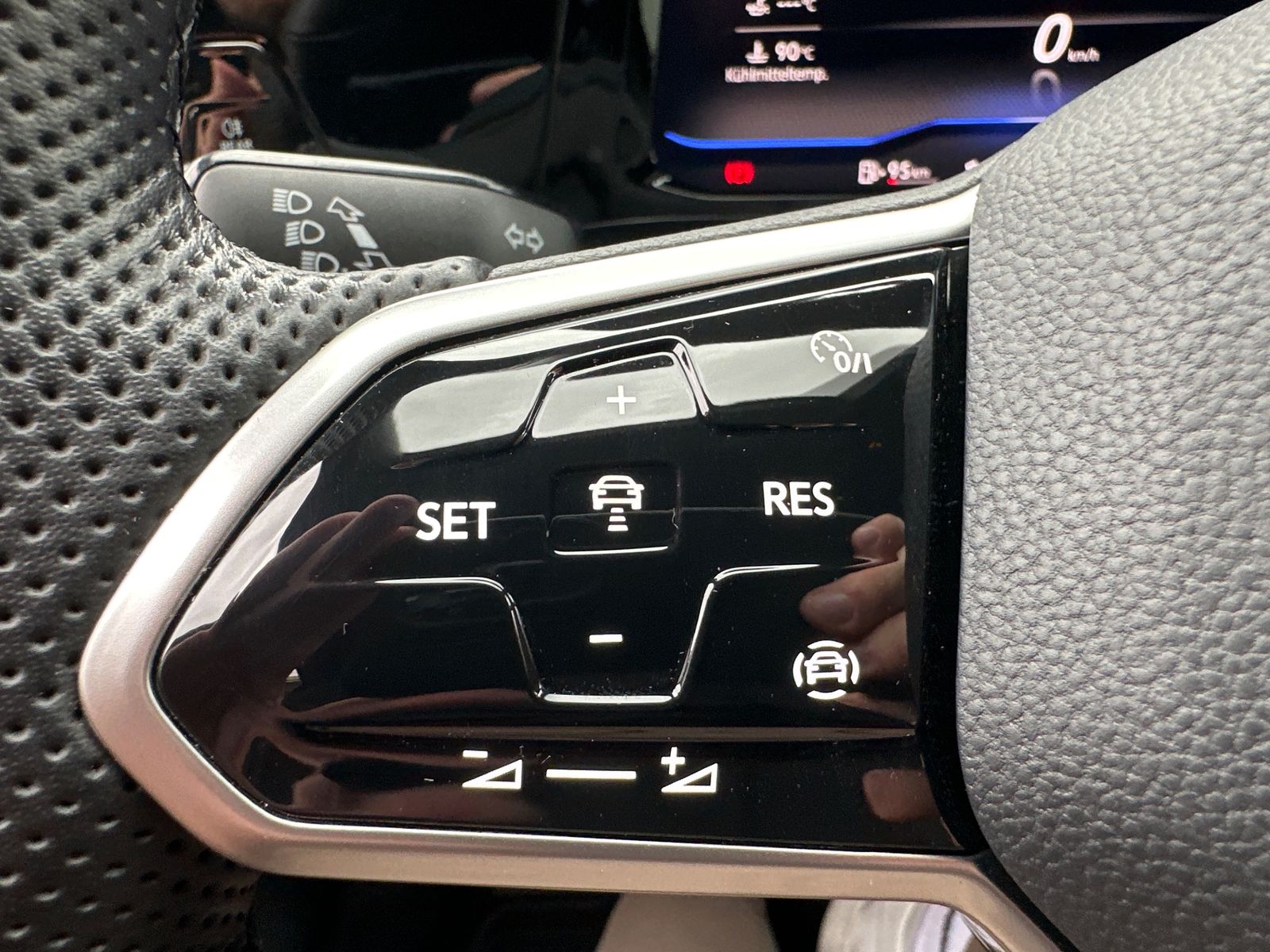 Fahrzeugabbildung Volkswagen Golf 2.0 TSI OPF GTI NAV+LED+KAM+SHZ+KEYLESS