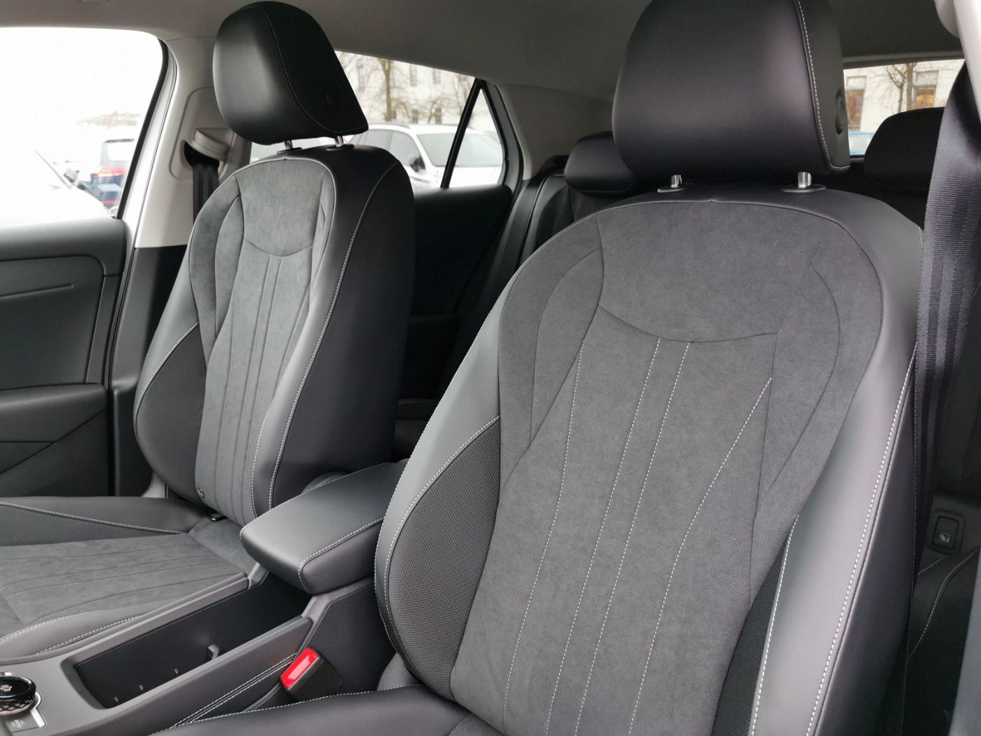 Volkswagen T-Roc - Bild 12