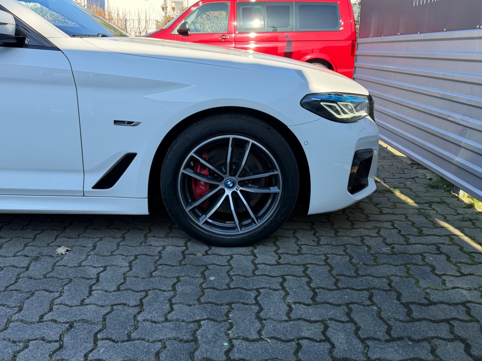 BMW 530 e M Sport Touring HUD Laserlicht Soft-Close
