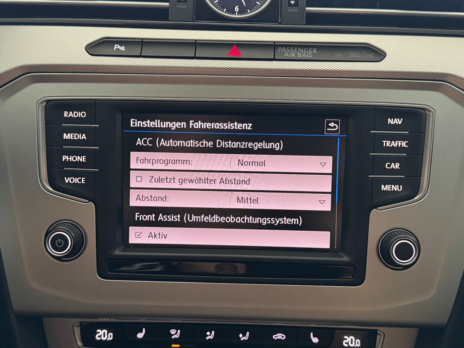 Fahrzeugabbildung Volkswagen Passat 2.0 TDI DSG COMFORTLINE NAVI LED AHK ACC