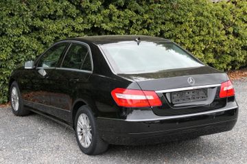 Mercedes E 220 - 12