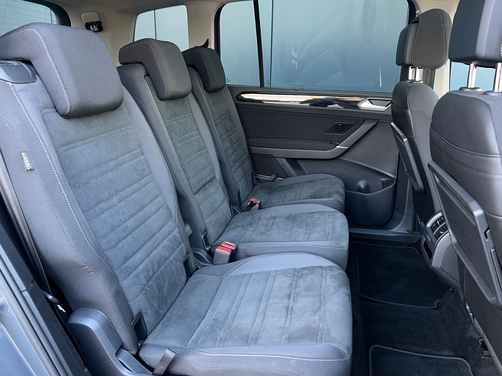 Fahrzeugabbildung Volkswagen Touran Highline 2.0 TDI DSG *AHK, 7 Sitze, LED,