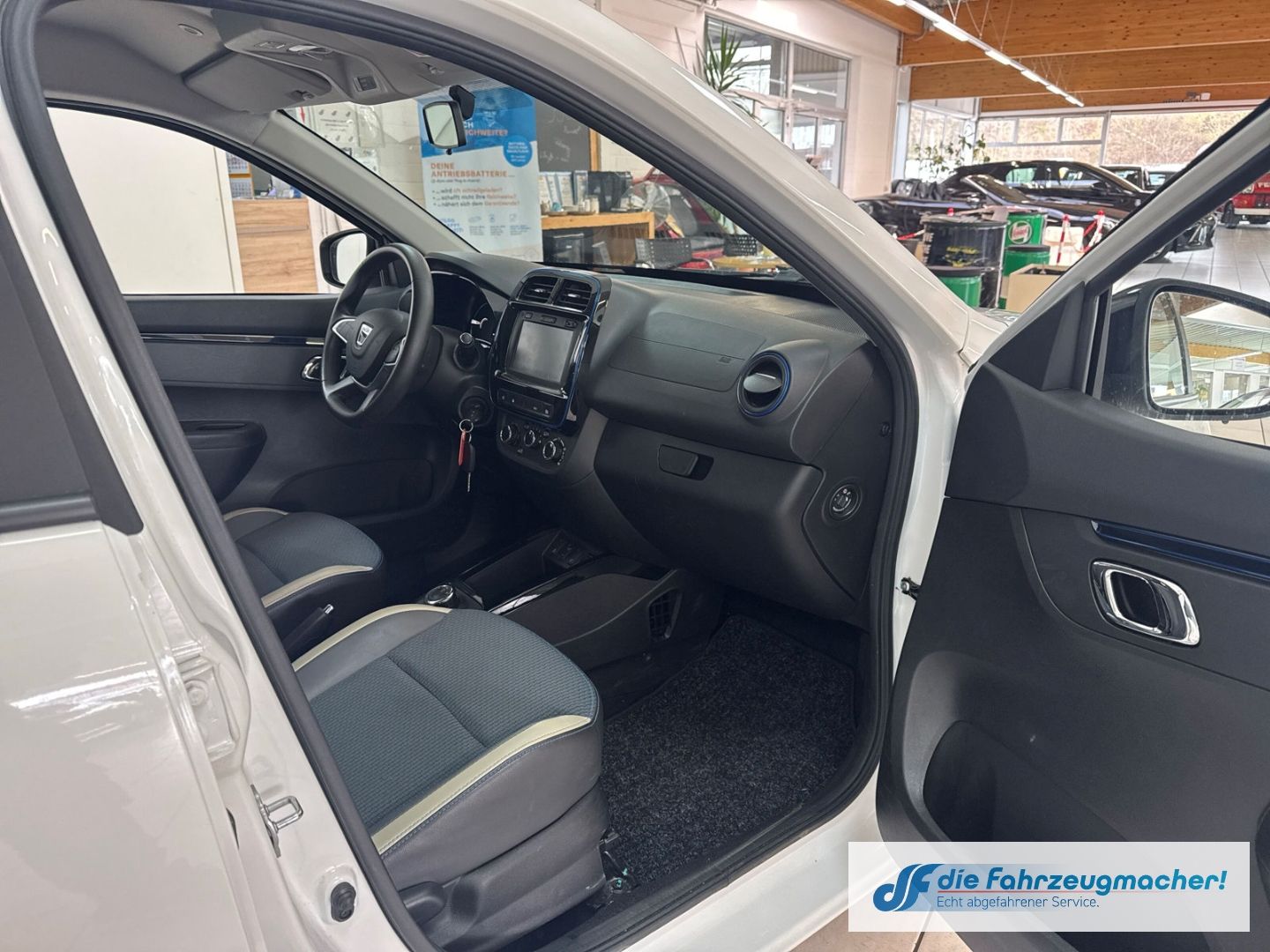 Fahrzeugabbildung Dacia Spring Electric Comfort Plus *FRONTSCHADEN