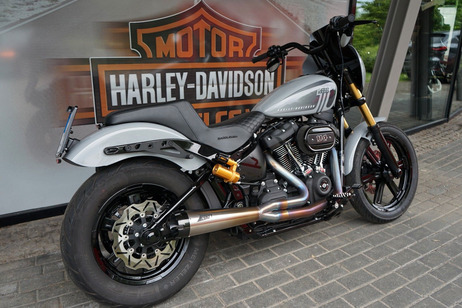 Fahrzeugabbildung Harley-Davidson Softail Street Bob 114 CLUBSTYLE Öhlins Zard DON