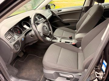Volkswagen Golf - 11