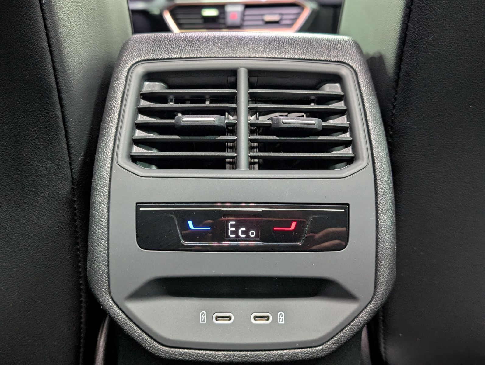 Fahrzeugabbildung CUPRA Leon 1.5 e-Hybrid PLUG-IN LED INTELIG-DRIVE EDGE