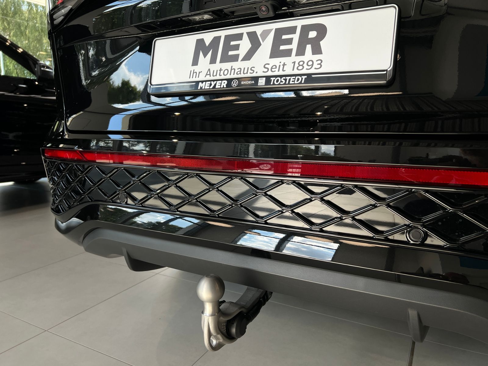 Fahrzeugabbildung Volkswagen Tayron R-Line 1.5 eHybrid DSG *AHK,LM-20",Harman