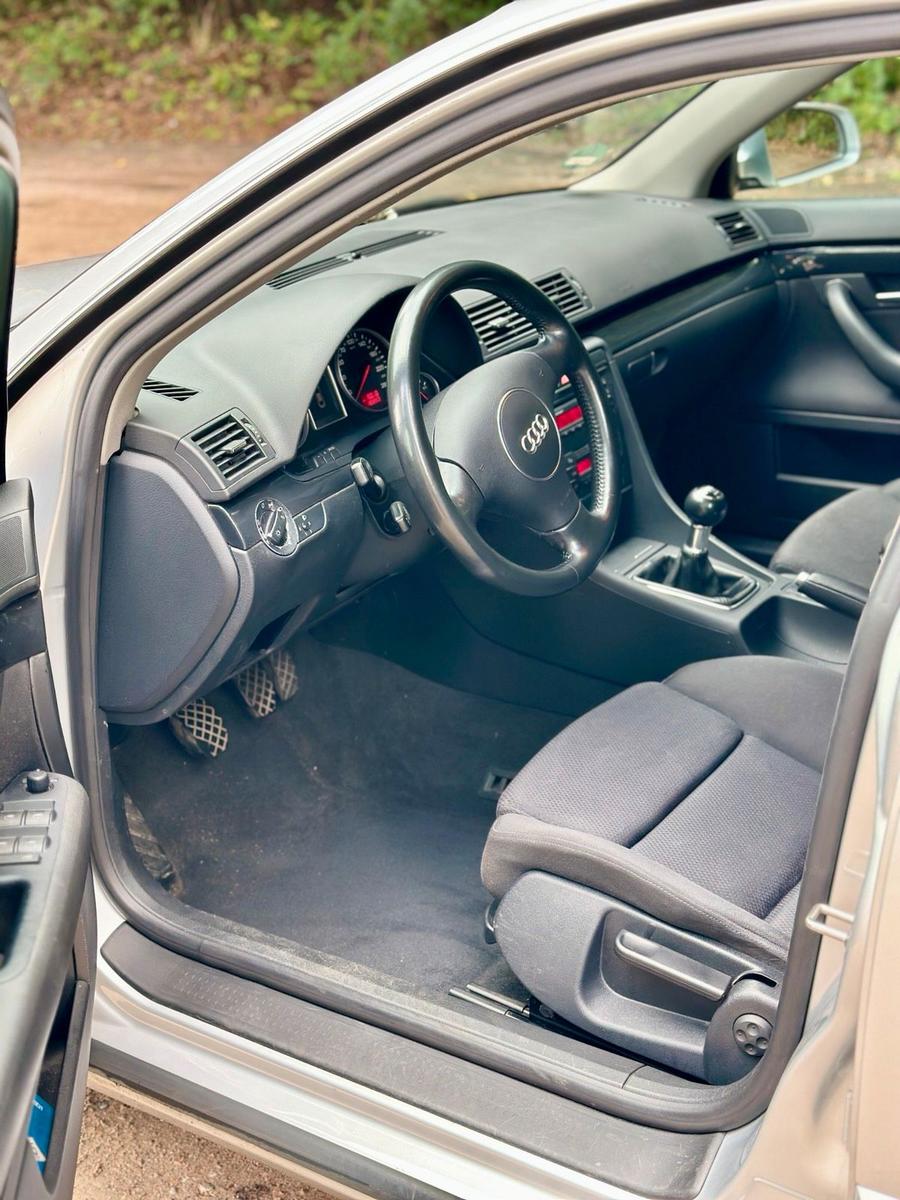 Audi A4 2004 — photo 8