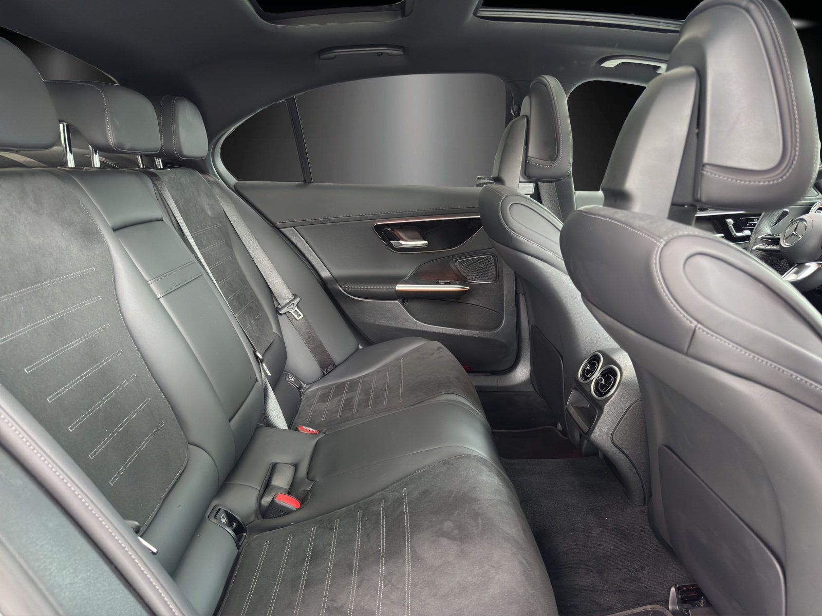 Fahrzeugabbildung Mercedes-Benz C 300 d AMG 360°Pano DISTRONIC Memory NIGHT 19"