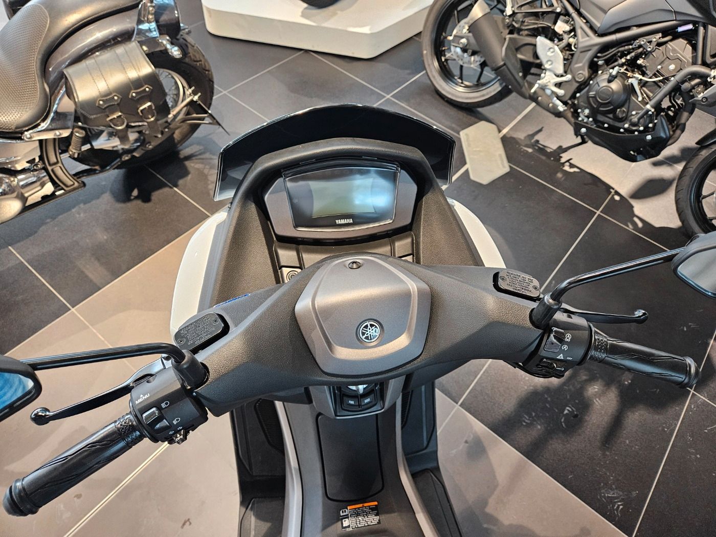 Fahrzeugabbildung Yamaha NMax 125 Modell 2023 auch andere Farben möglich