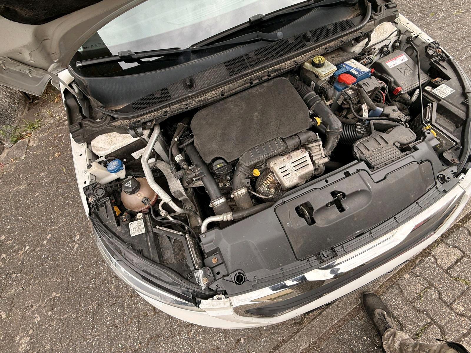 Peugeot 308 2015 — photo 8