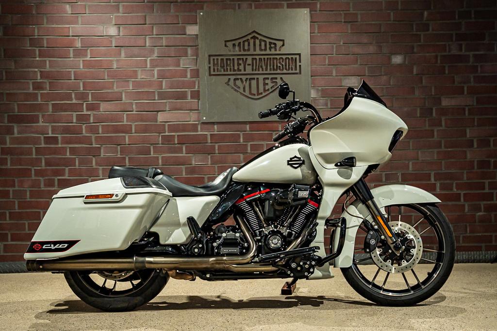 Harley-Davidson FLTRXSE CVO ROAD GLIDE KLAPPENAUSPUFF