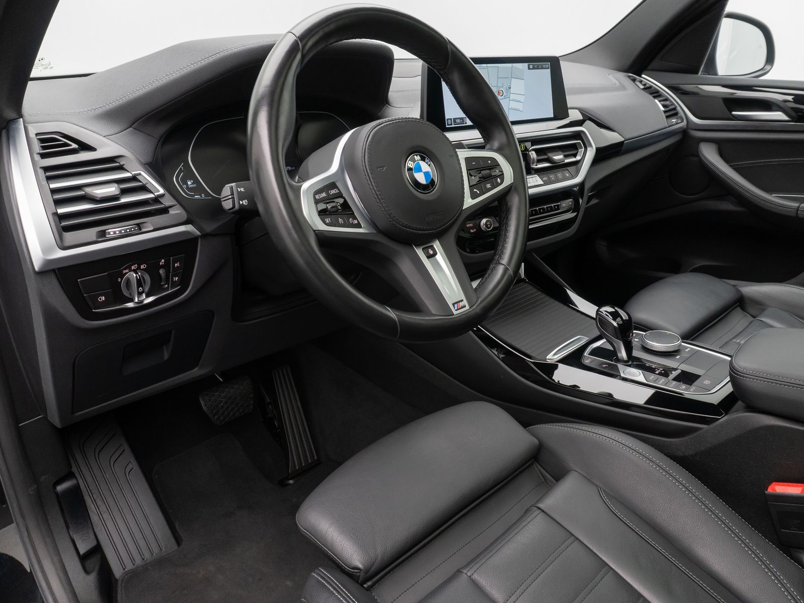 Fahrzeugabbildung BMW X3 xD30d Alarm HUD Laser DAB DisplKey 19"M Sport