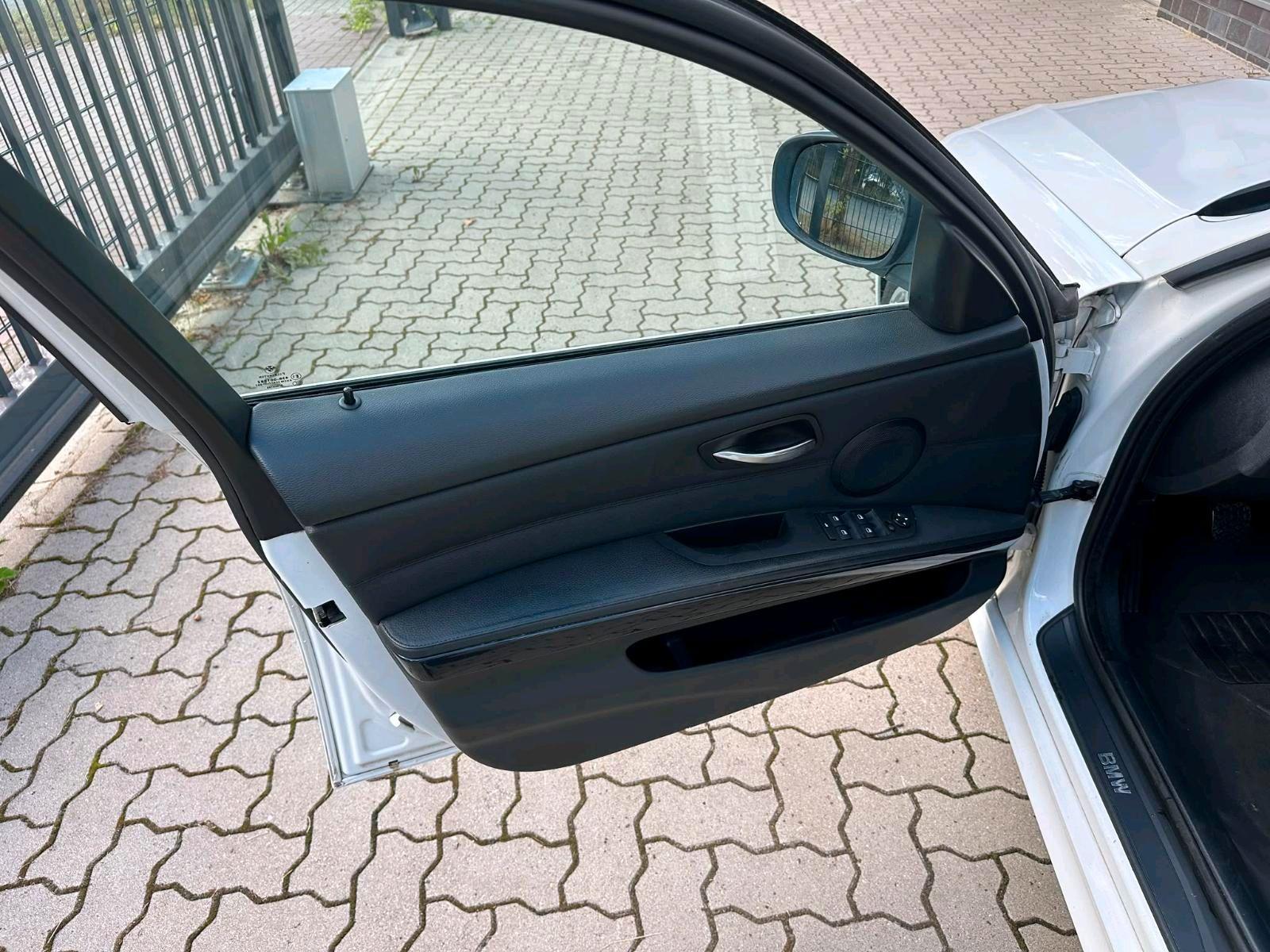 BMW 114 2009 — photo 11