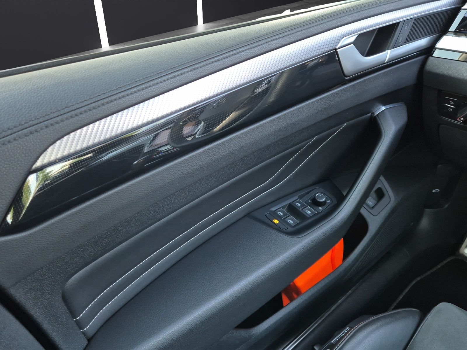 Fahrzeugabbildung Volkswagen Arteon SB TSI R-Line DSG 4M Matrix AHK Navi AID
