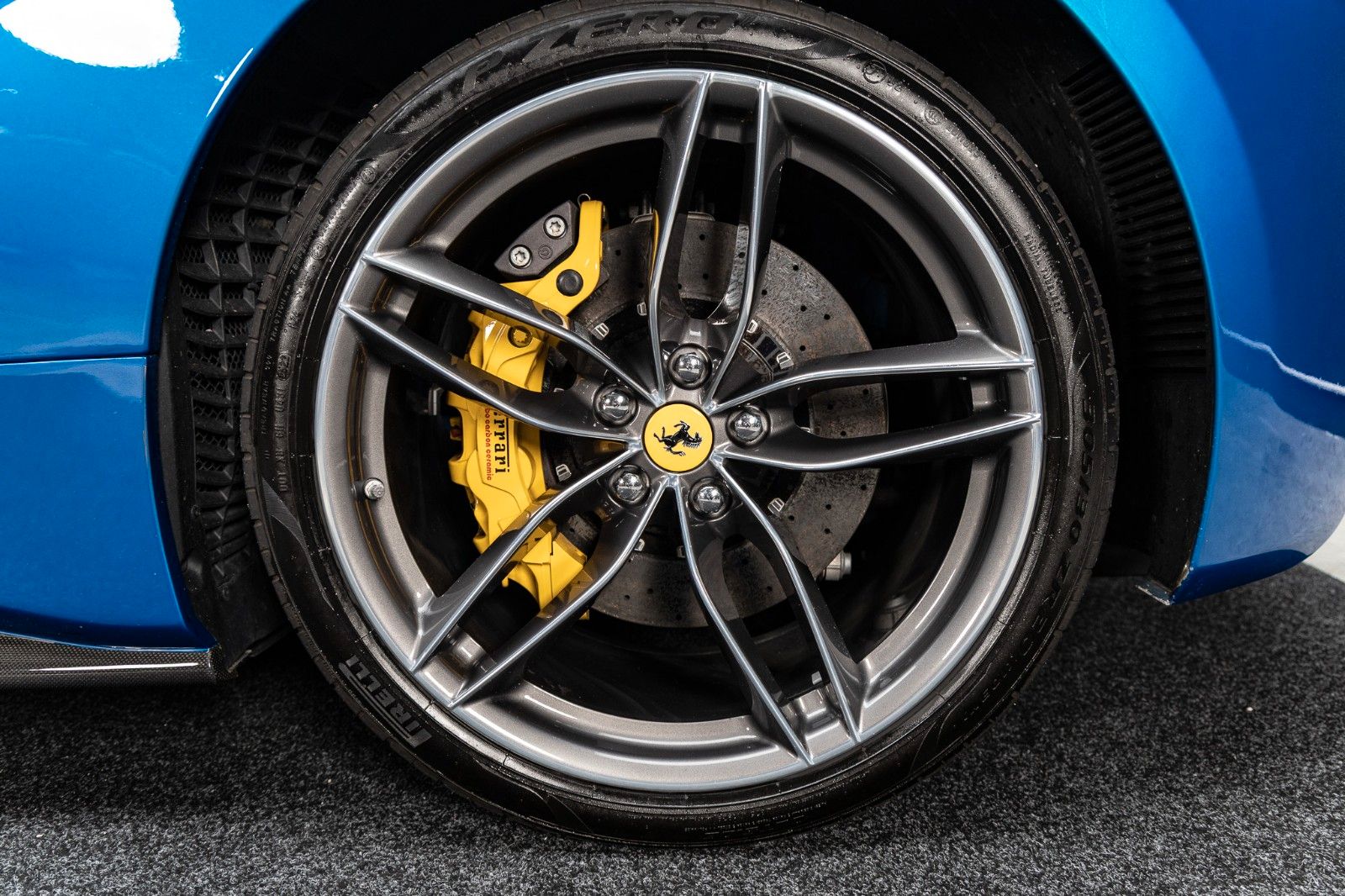 Fahrzeugabbildung Ferrari 488 Spider + Carbon + Daytona + Liftsystem