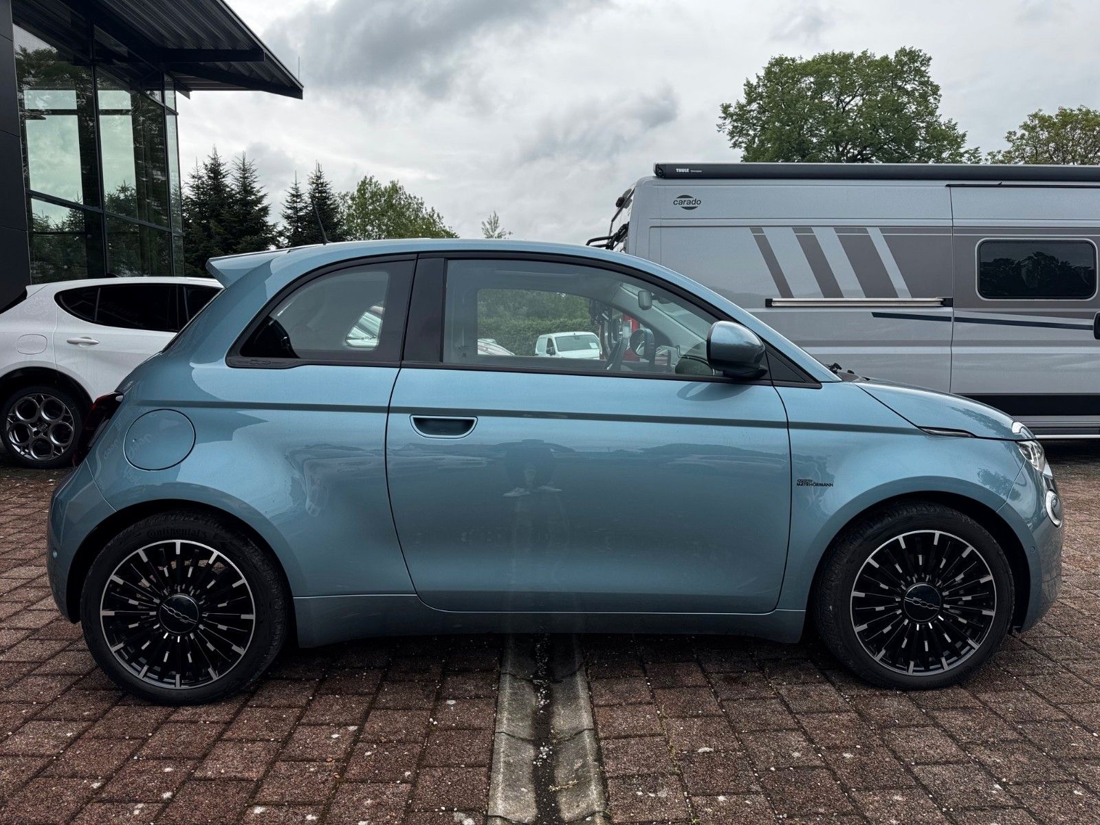 Fahrzeugabbildung Fiat 500e Icon Glasdach Navi Kamera Sitzheizung