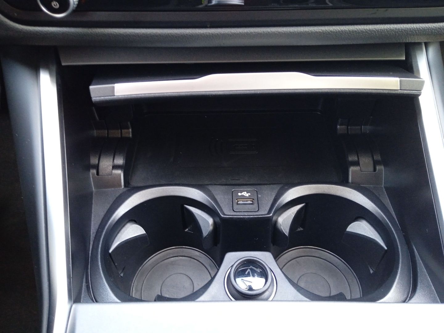 BMW 318 d Touring Aut. KAMERA+SHZG+KLIMA+DAB+TEMPOMA foto 20