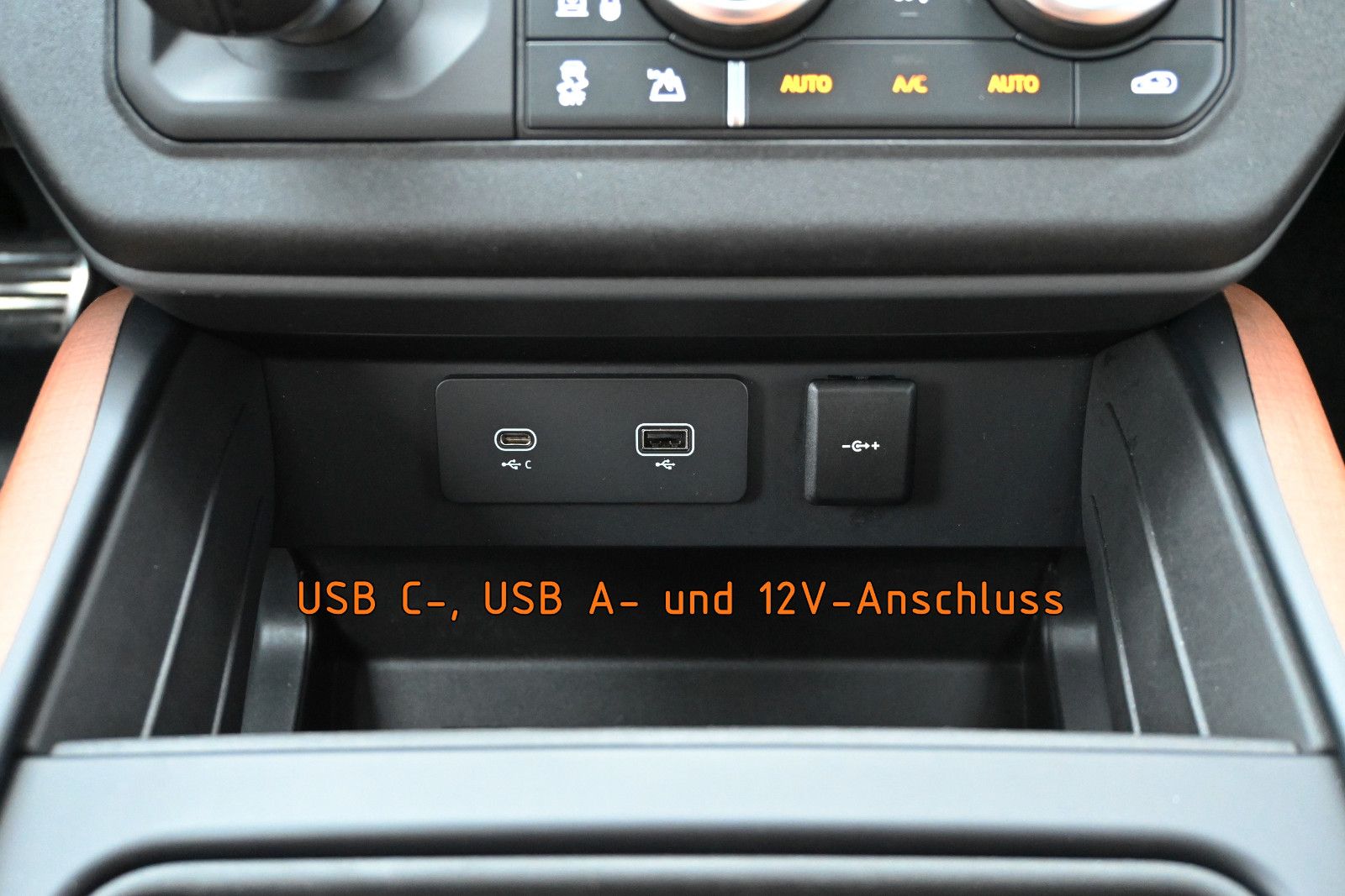 Fahrzeugabbildung Land Rover Defender 'X' D300 AWD °°UVP 125.666€°°VOLL°°