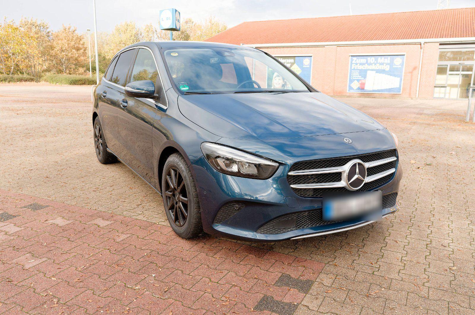 Mercedes-Benz B 180