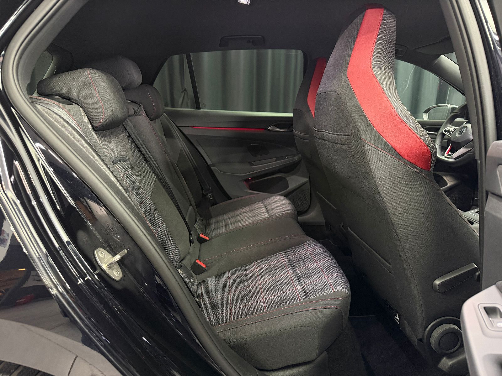 Fahrzeugabbildung Volkswagen Golf VIII Lim. GTI|H&K|HuD|U-Frei|D-FZG