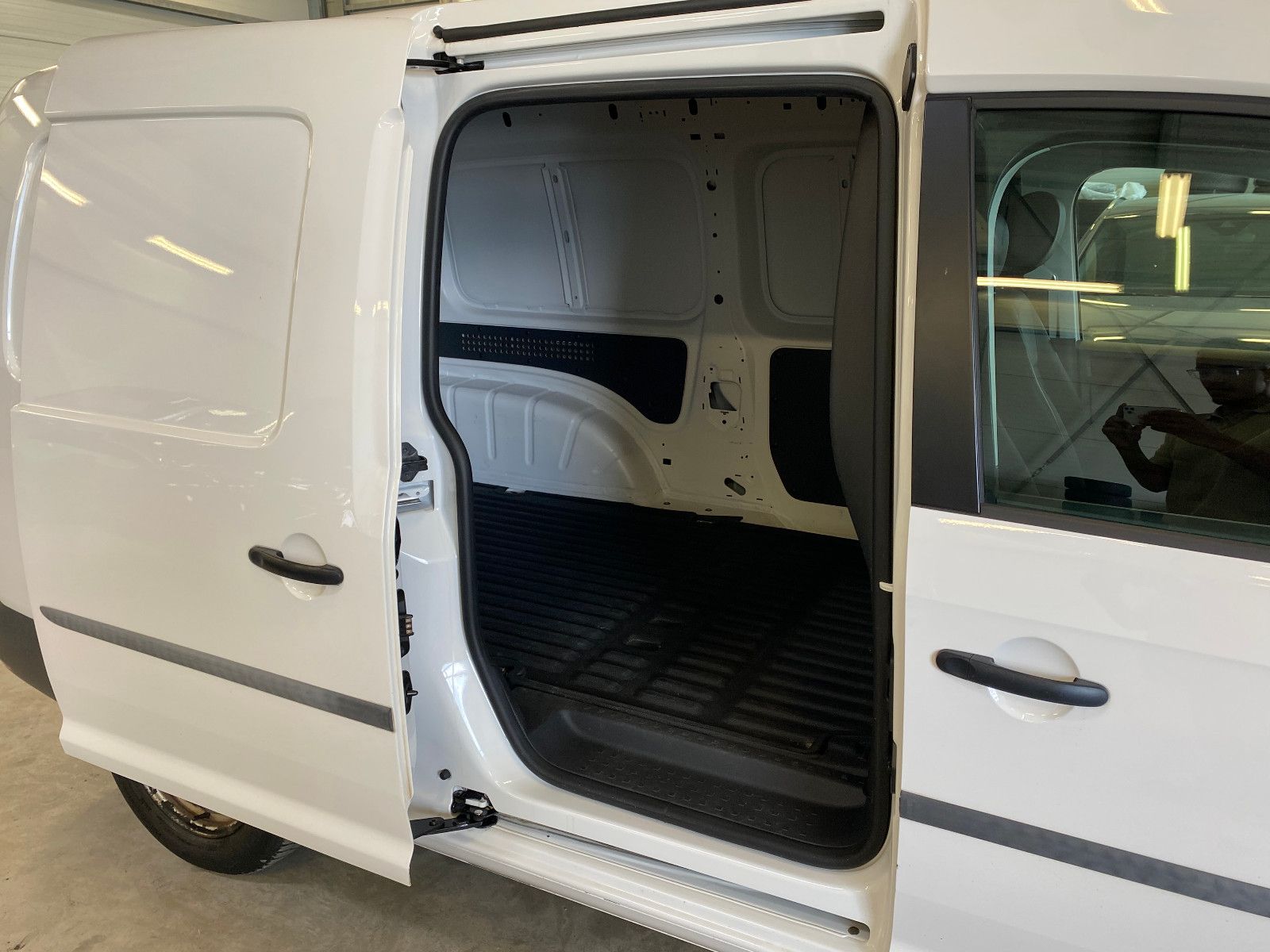 Fahrzeugabbildung Volkswagen Caddy Maxi ABT e Kasten Elektro DSG Klima PDC