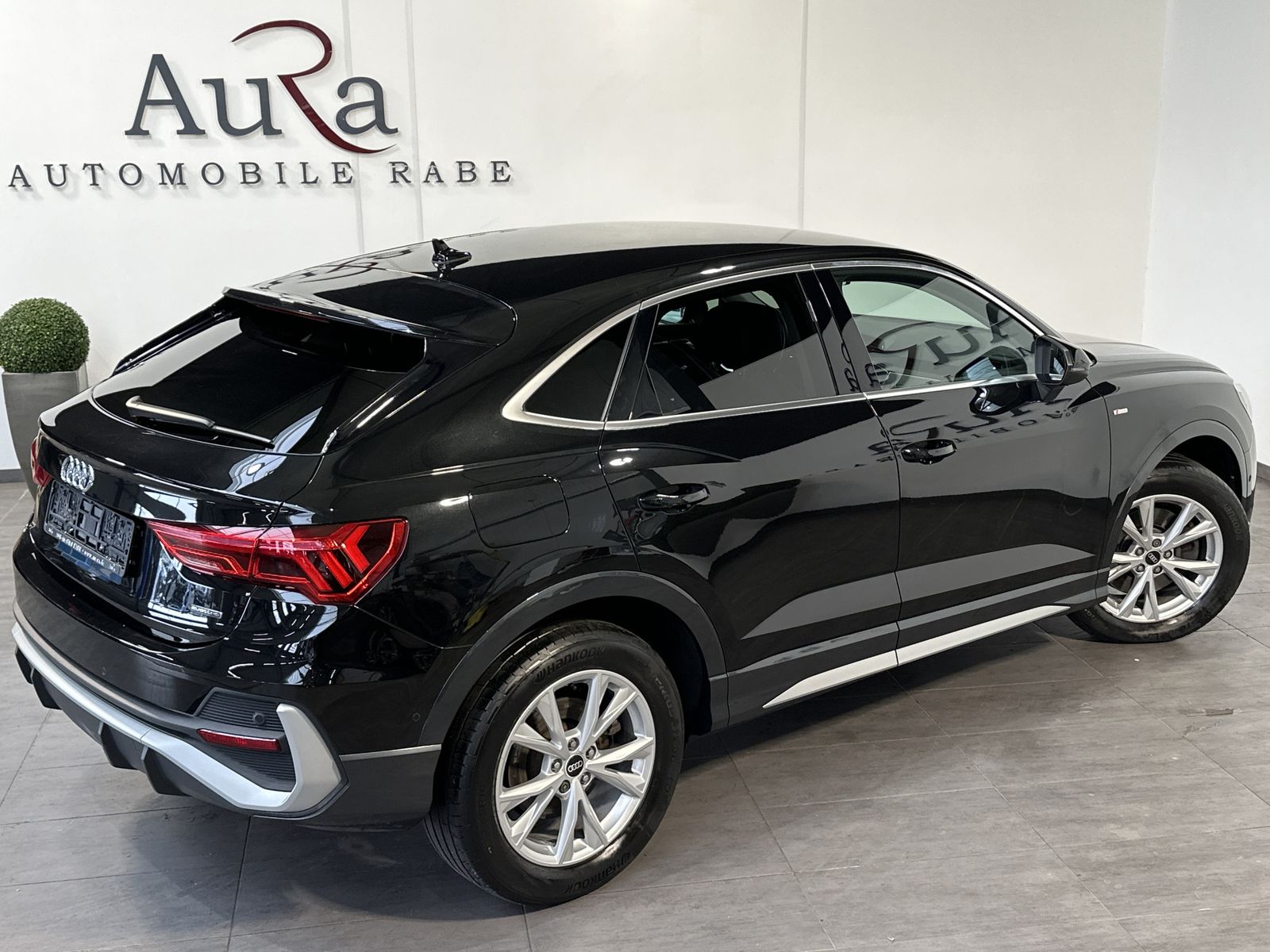 Fahrzeugabbildung Audi Q3 SpB 40 TDI Qu S-Line NAV+MATRIX+KAM+V-COCKPIT