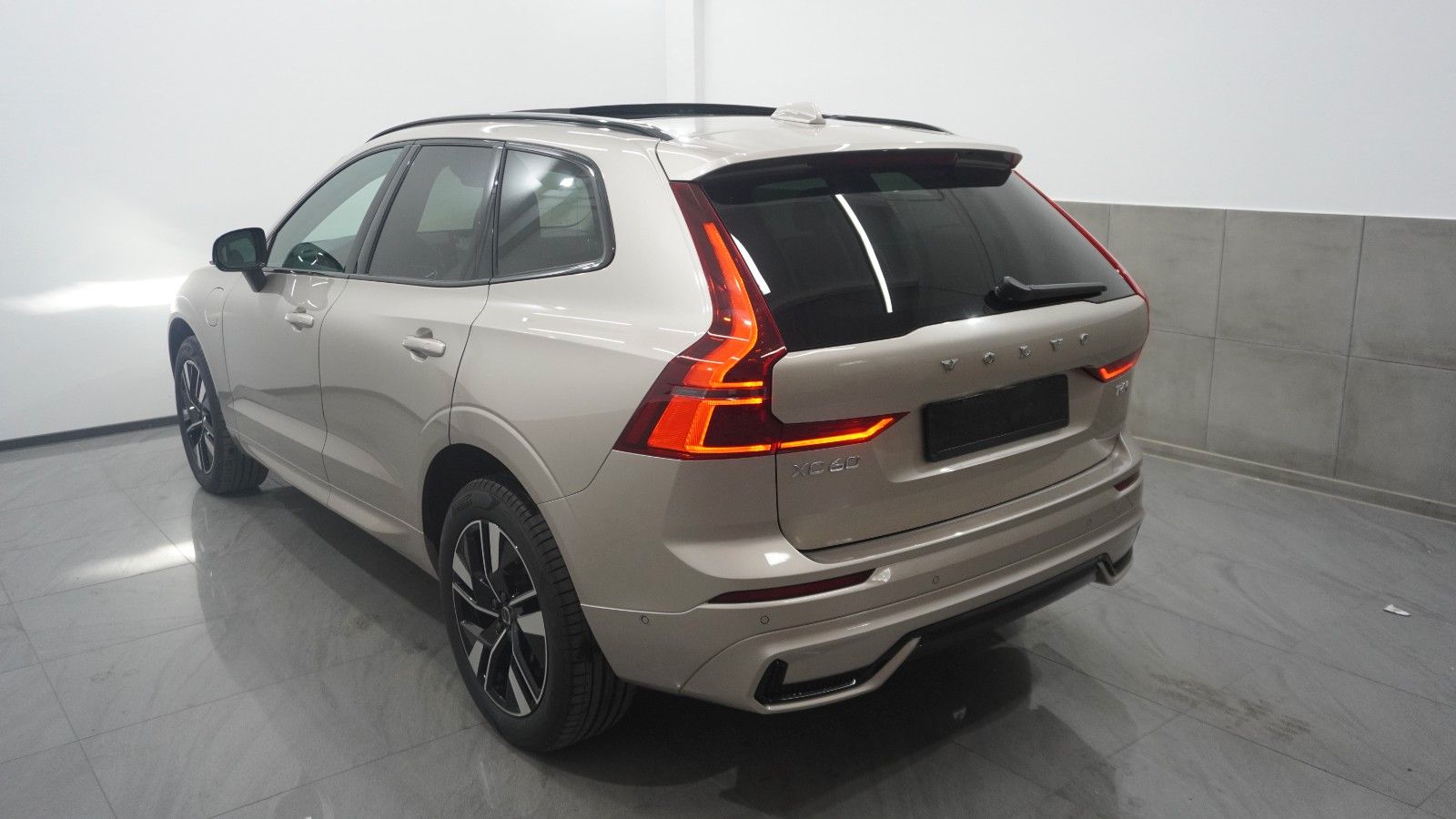 Volvo XC60 T6 Plus Dark NewMod Hyb. Pano/360/HuD/BLISS imagem 3