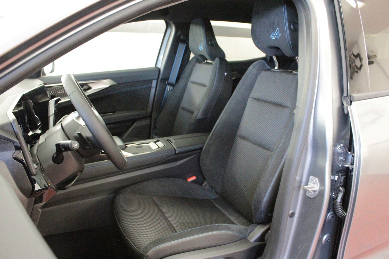Fahrzeugabbildung Renault Austral Mild Hybrid 160 Iconic Esprit Alpine Aut