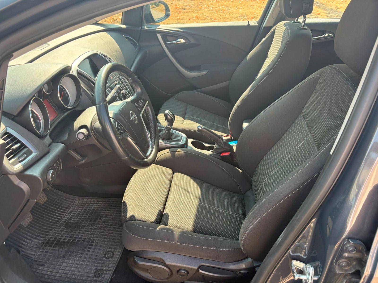 Opel Astra 2015 — photo 9