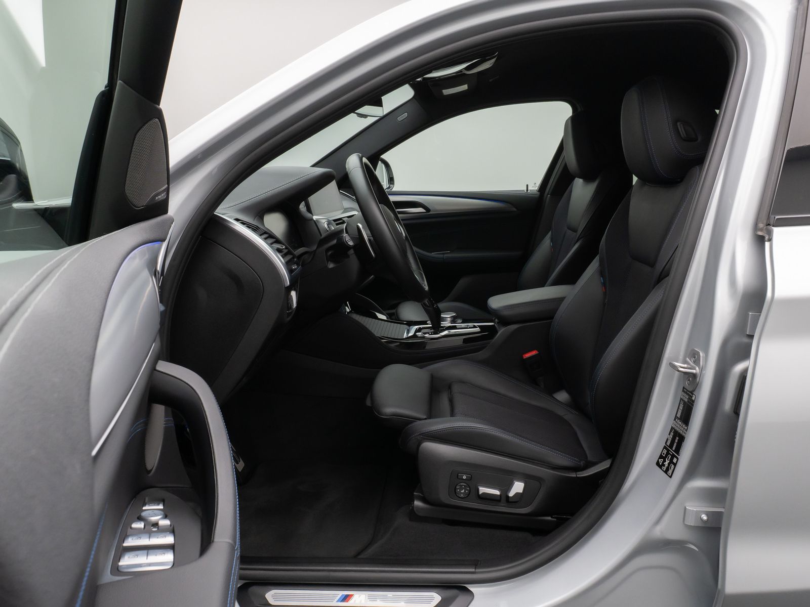 Fahrzeugabbildung BMW X4 M40d Kamera HUD DAB H/K AHK Komfort 21Zoll