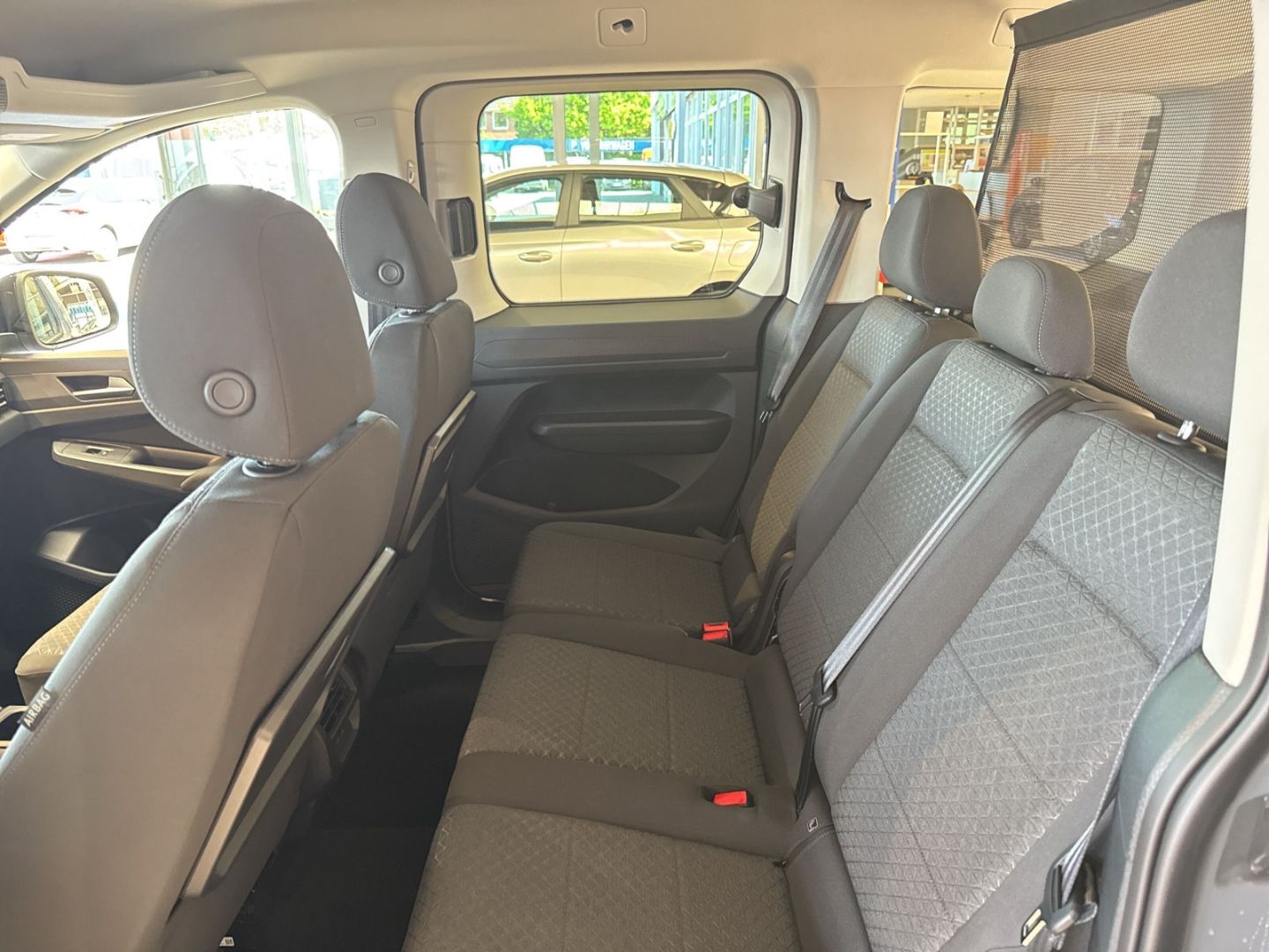 Fahrzeugabbildung Ford Tourneo Connect PHEV Titanium Digitales Cockpit