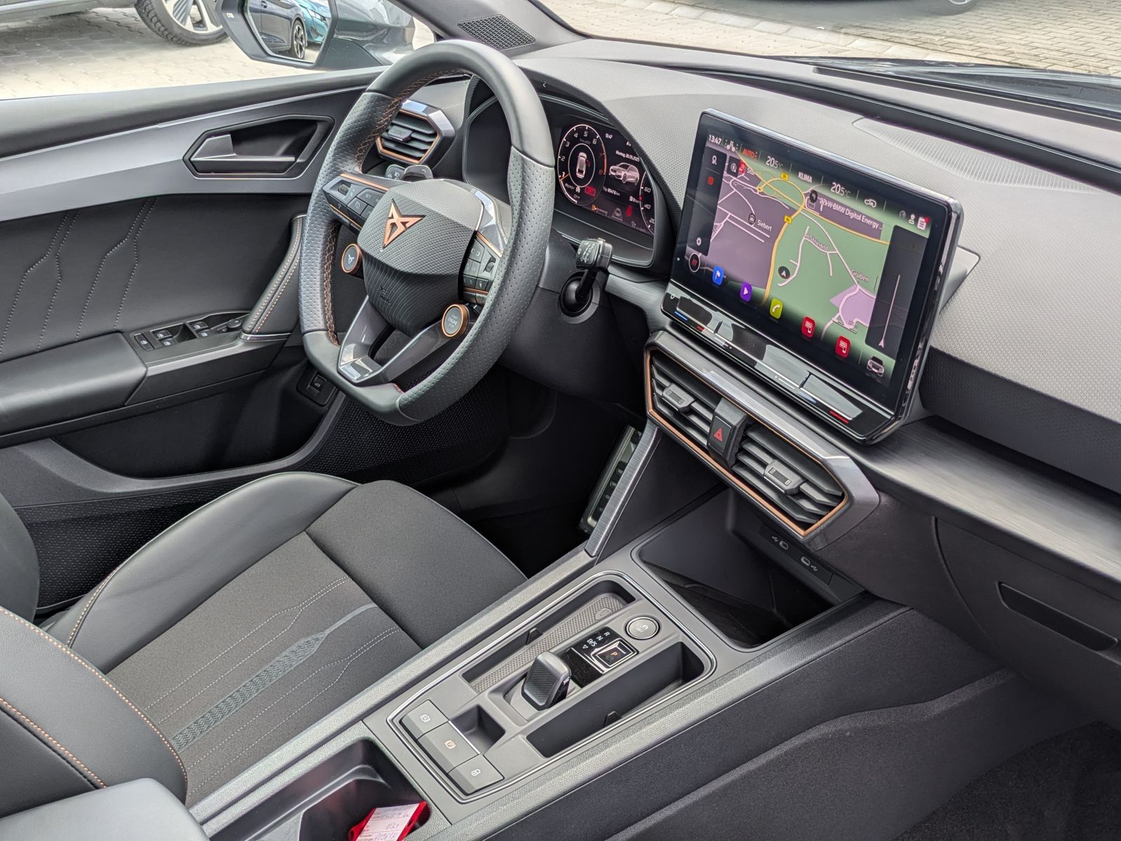 Fahrzeugabbildung CUPRA Leon VZ 2.0TSI 4Drive ACC*PANO*MATRIX*DCC*LM19"
