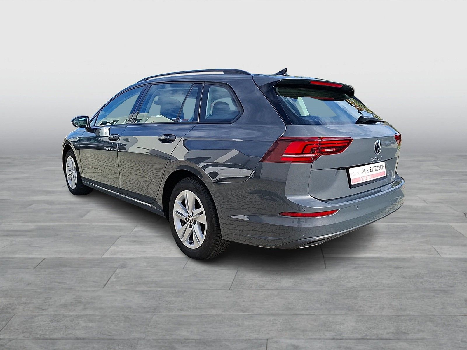 Fahrzeugabbildung Volkswagen Golf VIII Variant eTSI Life DSG LED AHK Navi AID