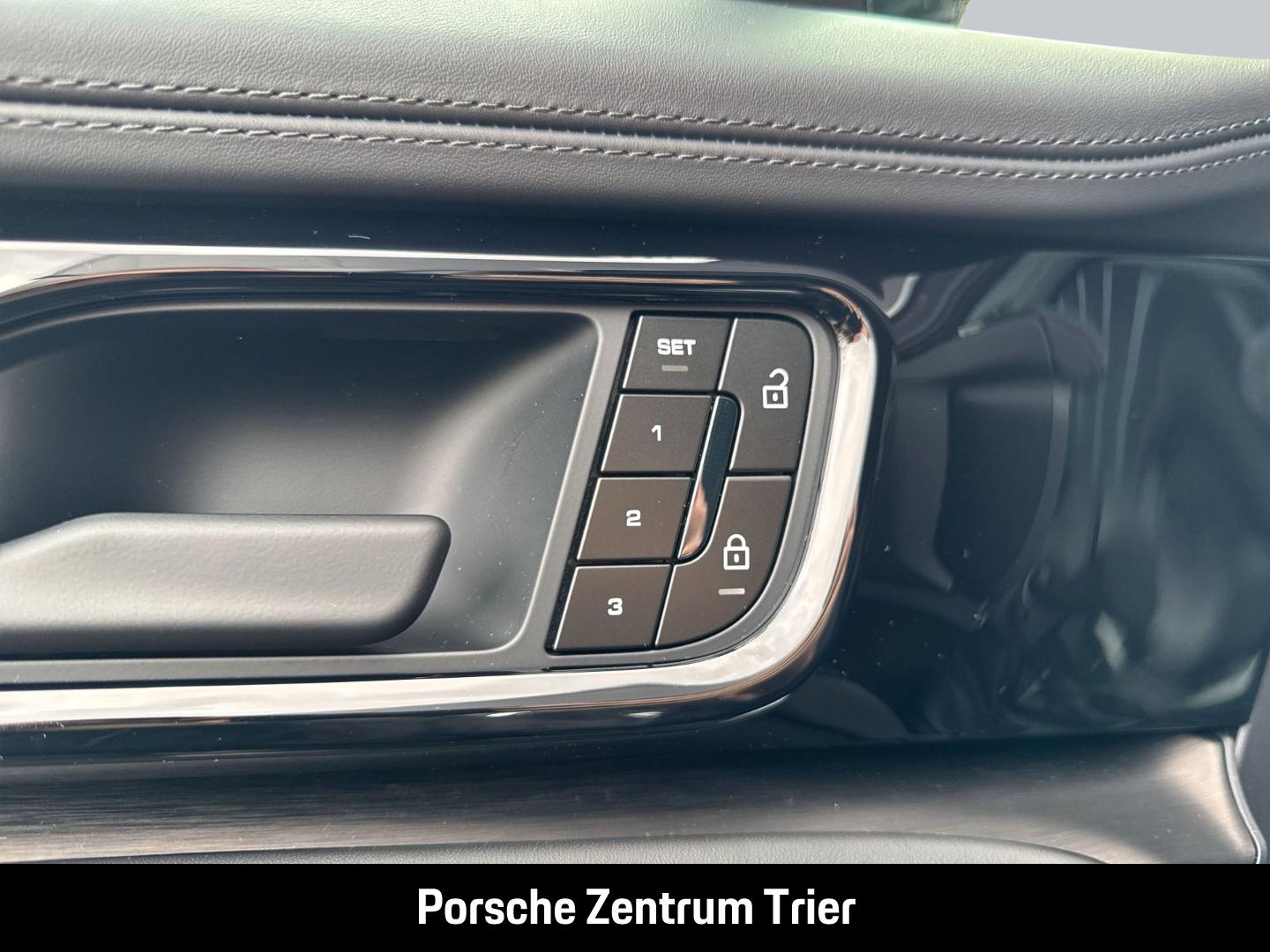 Porsche Panamera 4S E-Hybrid HA-Lenkung InnoDrive HeadUp