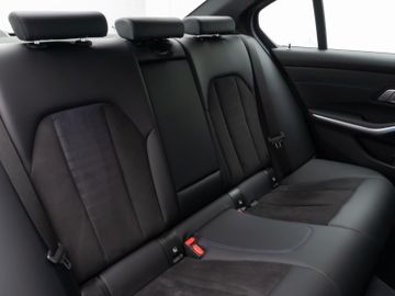 Fahrzeugabbildung BMW M340d xDr Hi-Fi M Sportfahrwerk Comfort Paket