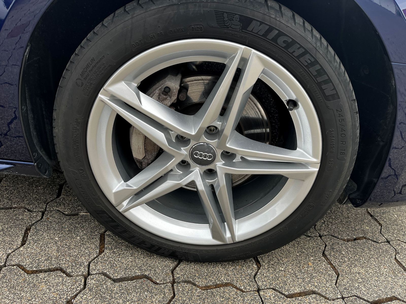 Fahrzeugabbildung Audi A4 Avant 40 TDI S line LED PANO NAVI SHZ KAM AHK