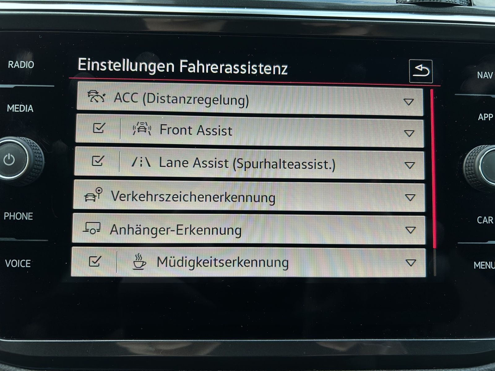 Fahrzeugabbildung Volkswagen Tiguan Allspace R-Line 4M TDI DSG IQ.Light ACC A