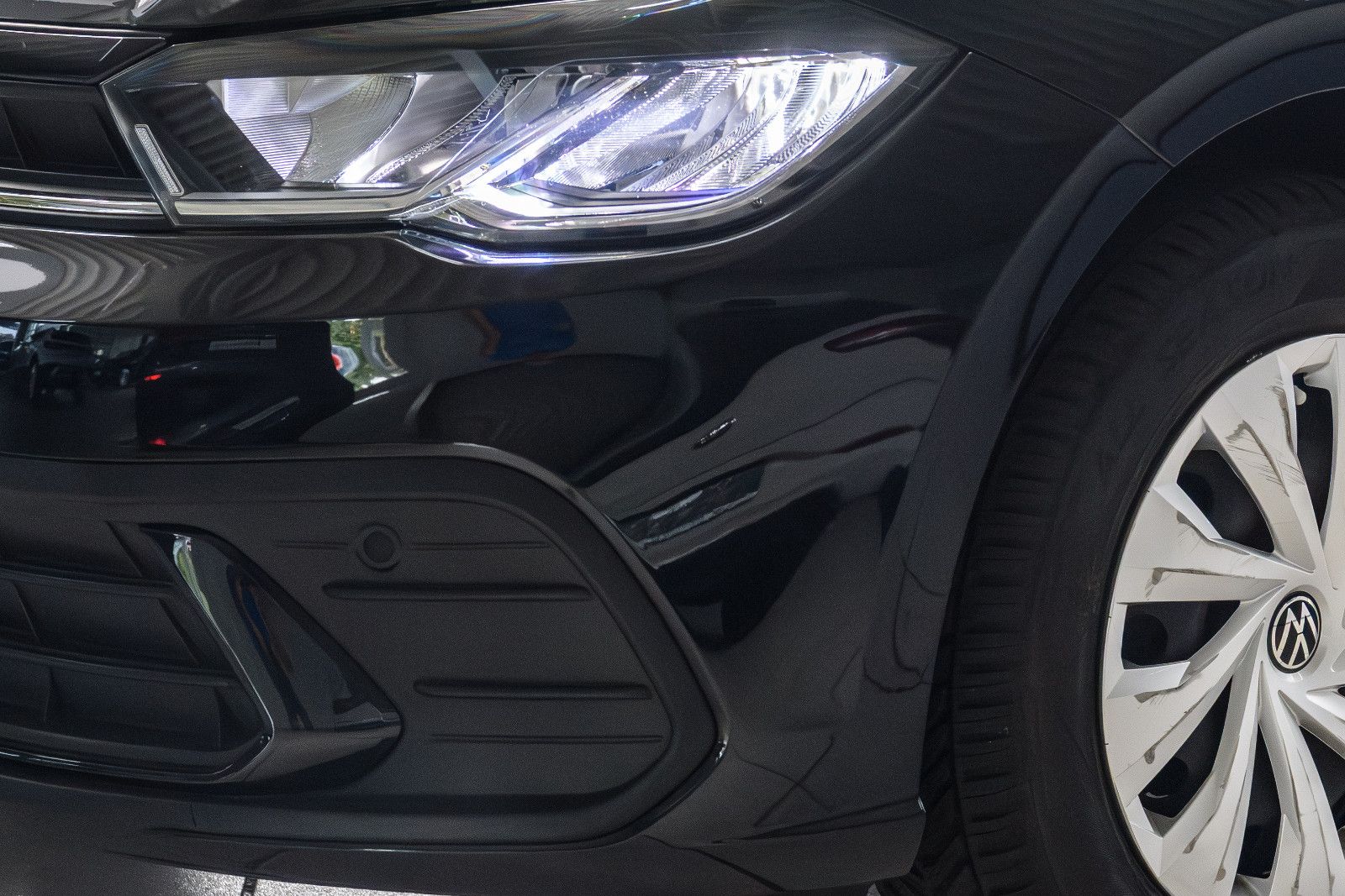 Fahrzeugabbildung Volkswagen Polo VI Life+LED+SHZ+NAVI+GJR+KEYLESS+DAB+AUTOMA
