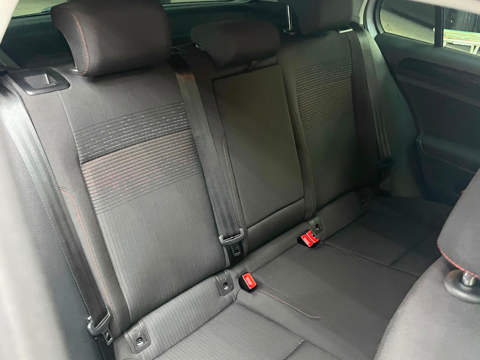 Volkswagen Golf VII Lim. Sound DSG / Carplay / Xenon