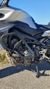 Yamaha MT-09 Tracer (RN29) silber mit allerhand Zubehör - Angebote