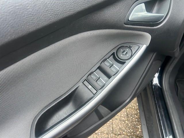 Ford Focus 2013 — photo 14