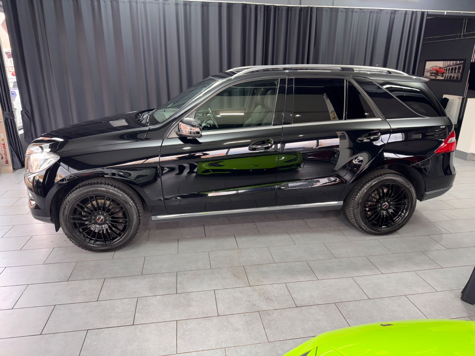 Fahrzeugabbildung Mercedes-Benz ML 400|LEDER|NAVI|SCHIEBEDACH|MASSAGE|360 KAMERA