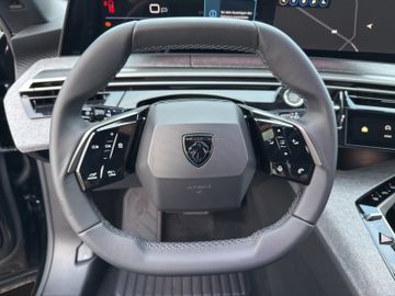 Peugeot 5008 Allure Hybrid 136 +Kam.+SHZ+KeyLess+Navi