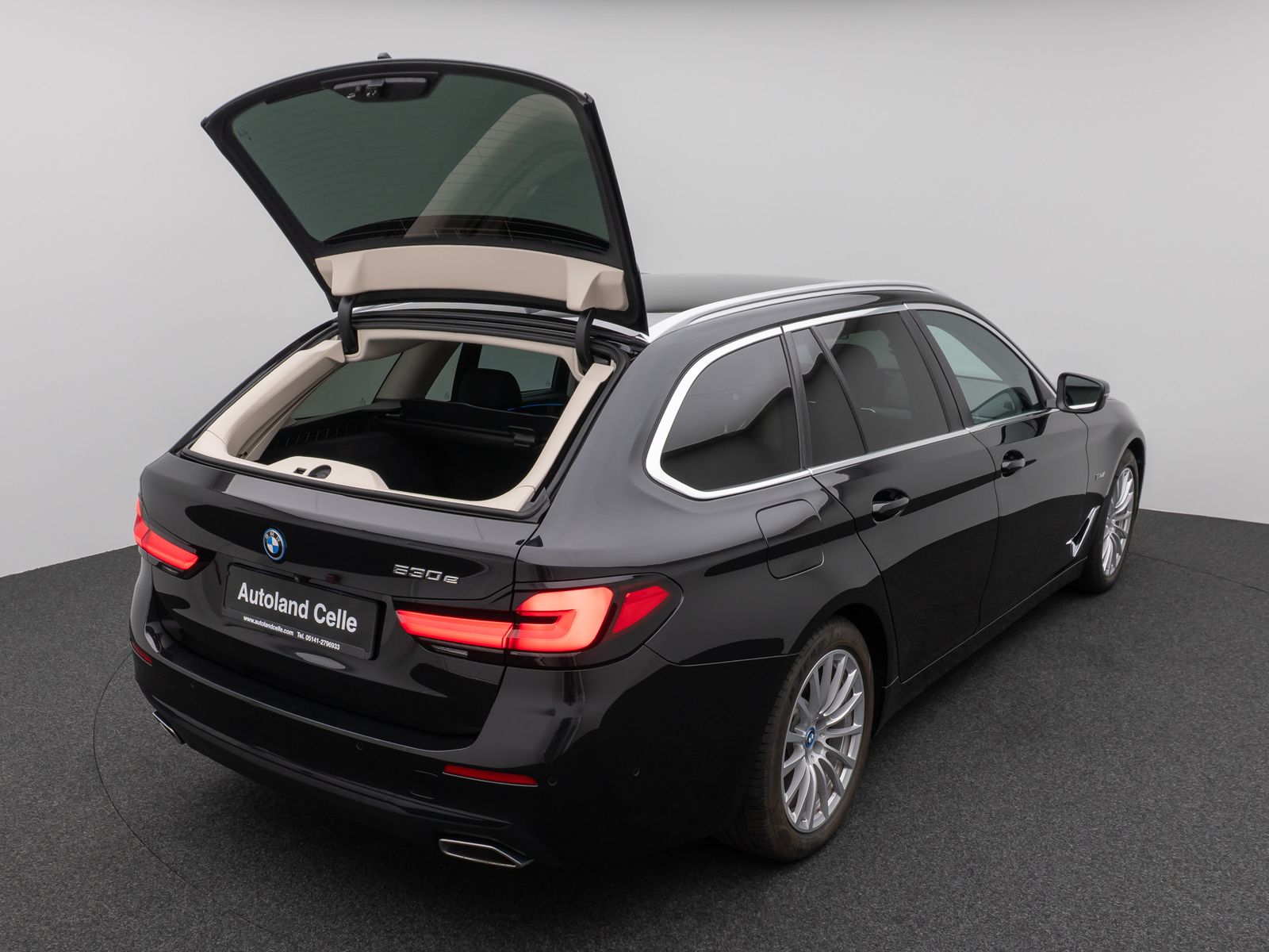 Fahrzeugabbildung BMW 530e Kamera DAB HiFi CockPitPro Fernlichtassist