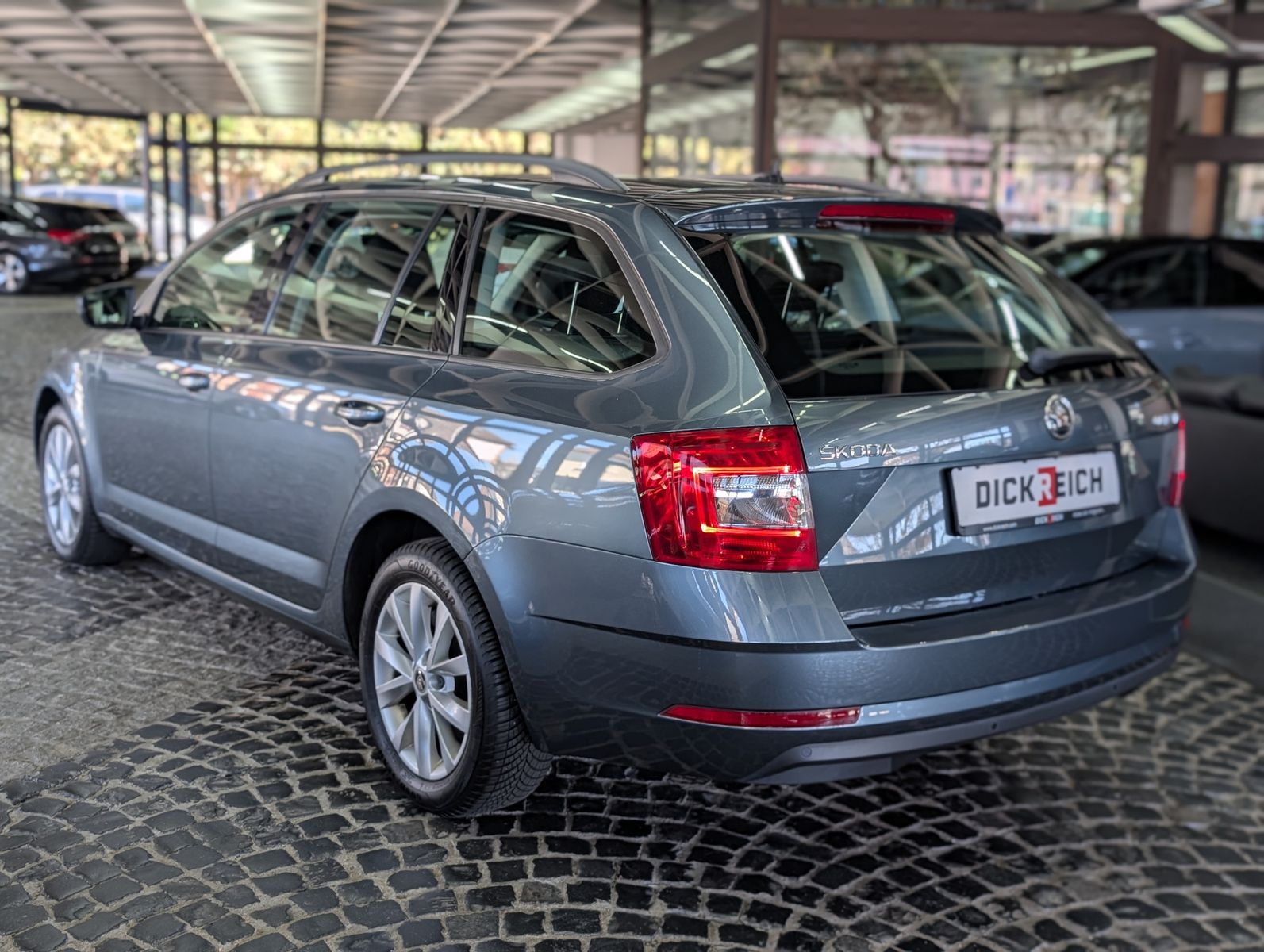 Fahrzeugabbildung SKODA Octavia 1.0 TSI Tour TEMP LED SHZ APP