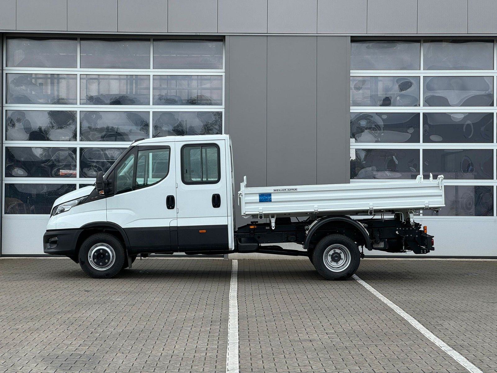 Fahrzeugabbildung Iveco Daily 70C18 MEILLER DOKA Nutzlast 3.430Kg